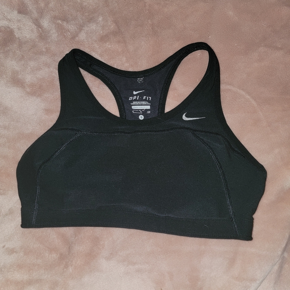 Nike dry fit sports bra size small